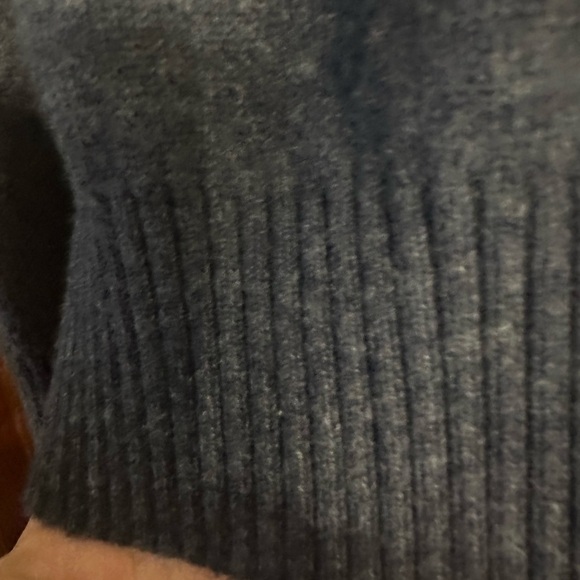 L.L. Bean Men's Lambswool Sweater - Picture 3 of 6